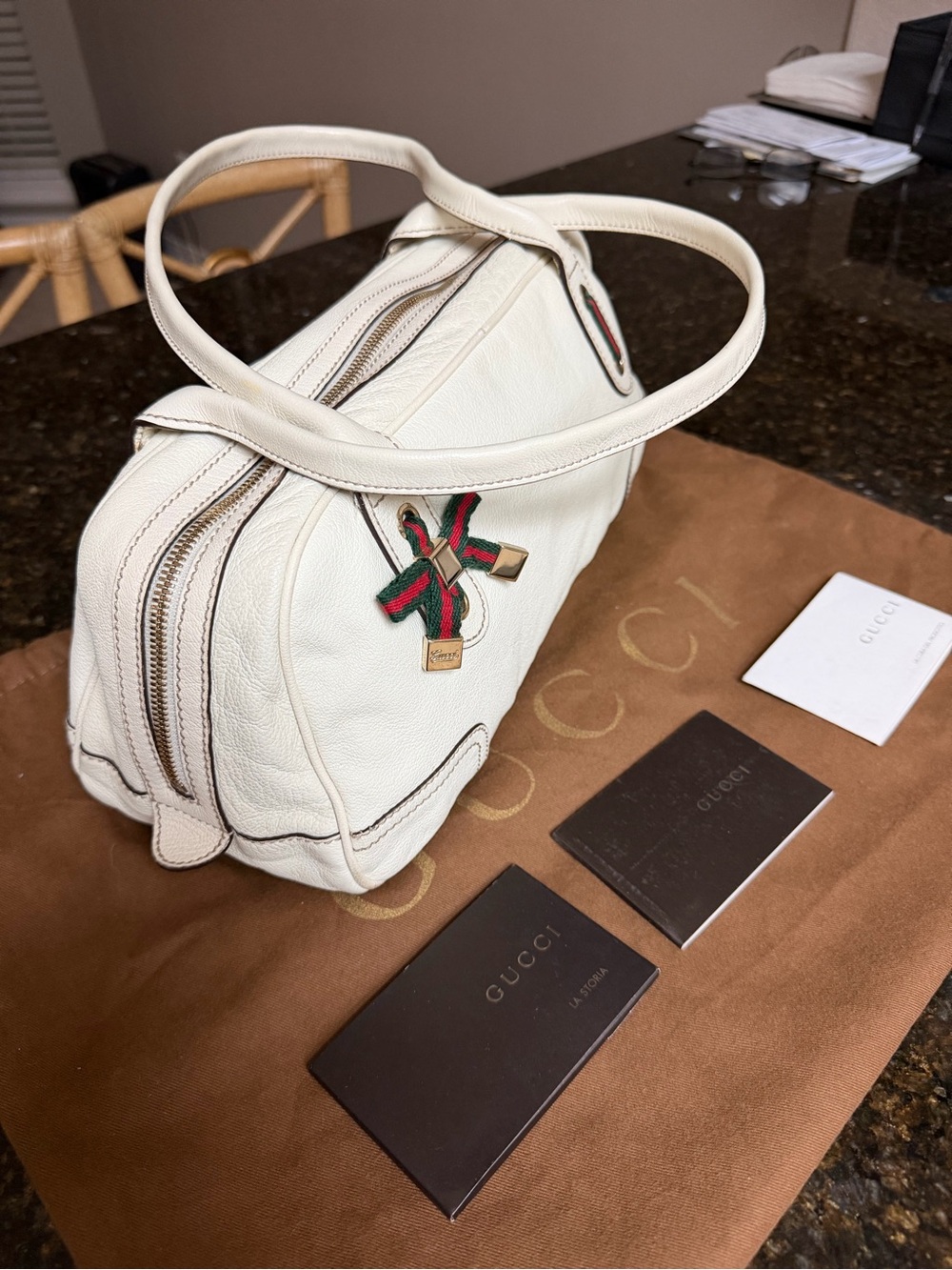 Gucci White Leather Shoulder Bag with Green and Red Stripe Detail - Picture 7 of 11